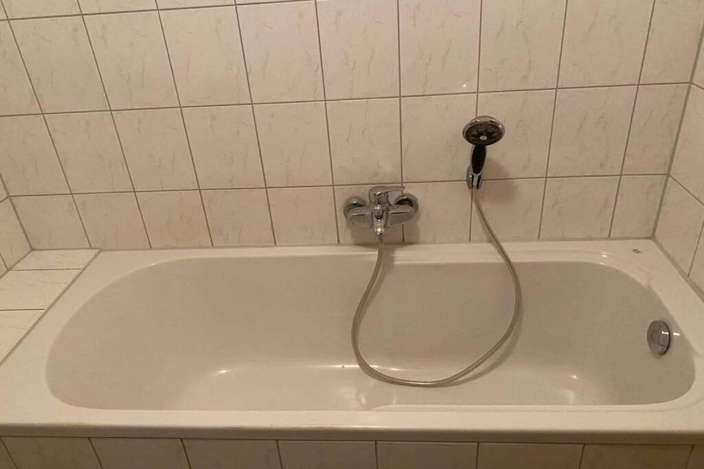 Beste Lage In Rostock: 2-Zimmerwohnung Mit Balkon Im 1.Og Esterno foto